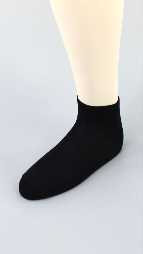 Фото Укороченные мужские носки черные однотонные