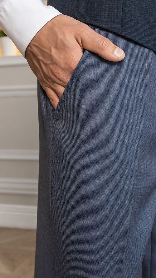 Фото Светло-серые мужские брюки 