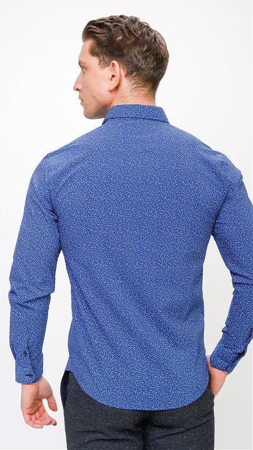 Фото Синяя мужская рубашка с принтом 