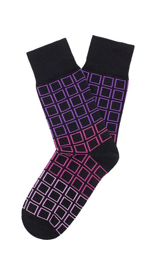 Фото Мужские чесрные носки с фиолетовыми квадратами