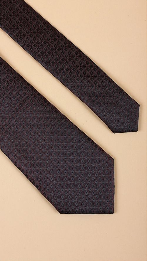 Фото Мужской темно-синий галстук в классическом стиле