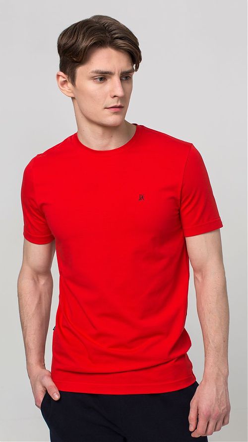 Фото Красная однотонная мужская футболка