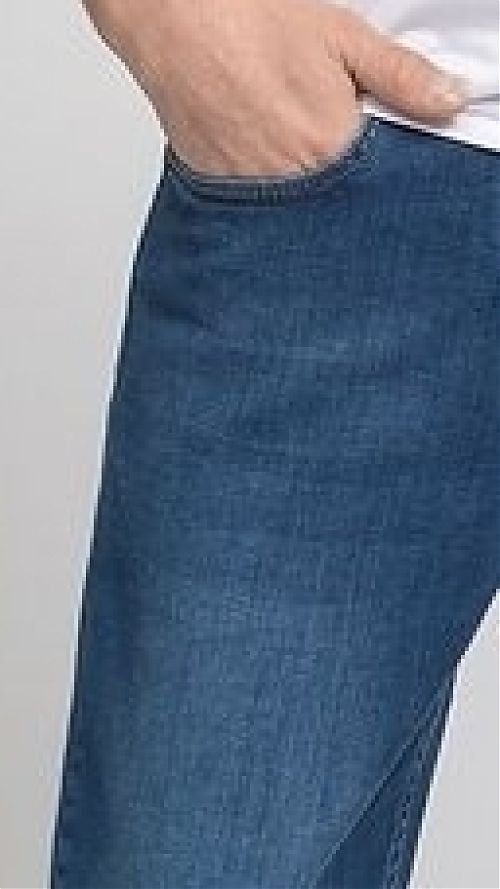 Фото Темно-синие свободные джинсы