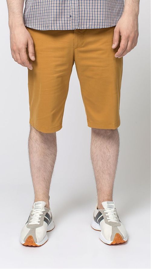 Фото Классические мужские шорты горчичного цвета