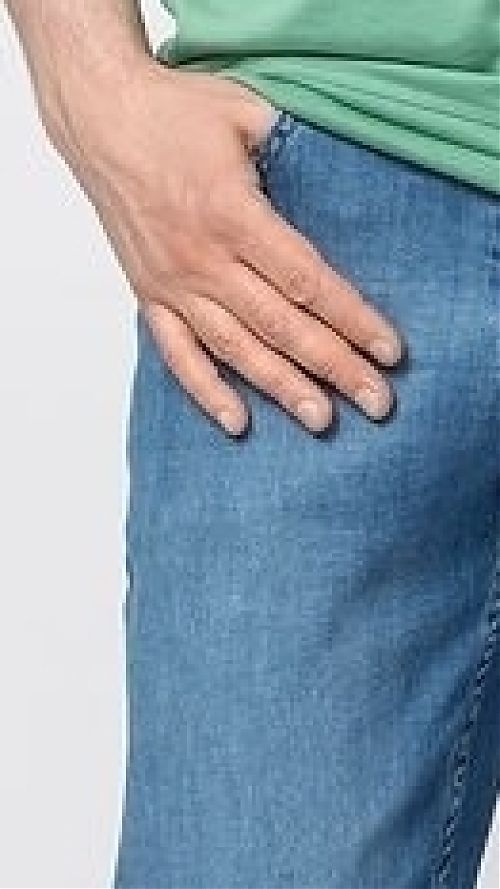 Фото Классические мужские джинсы из денима