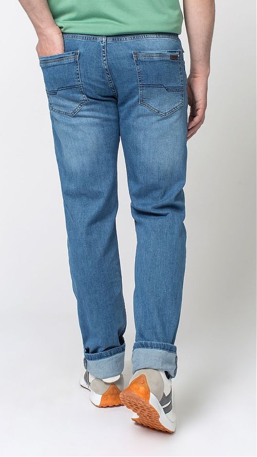 Фото Голубые классические мужские джинсы