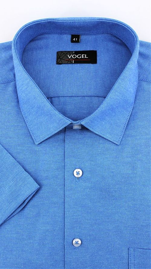 Фото Синяя мужская рубашка с коротким рукавом