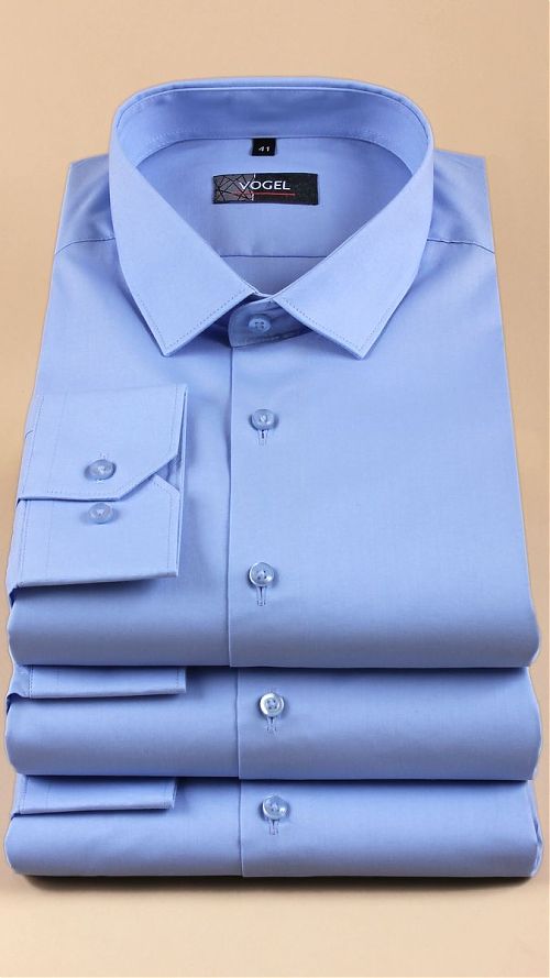 Фото Классическая голубая мужская рубашка с длинным рукавом