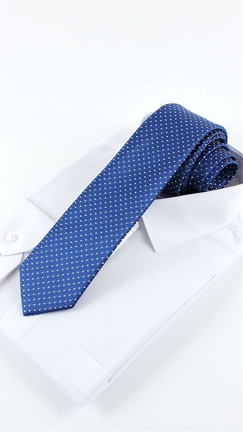 Фото Синий мужской галстук в горошек