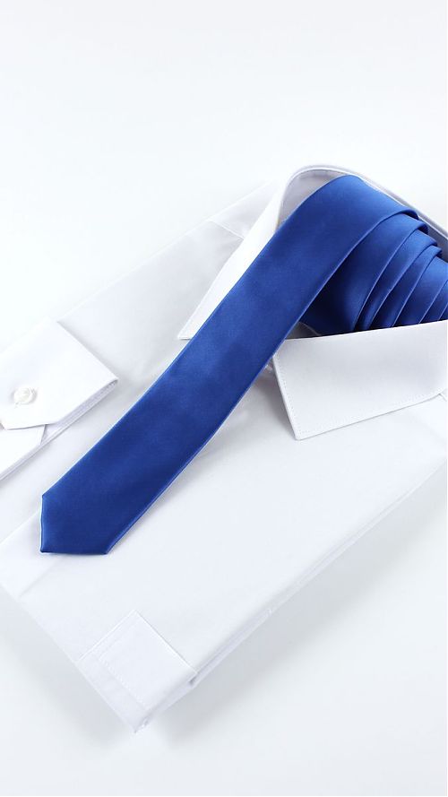 Фото Синий однотонный мужской галстук 