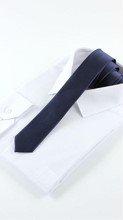 Фото Темно-синий однотонный мужской галстук 