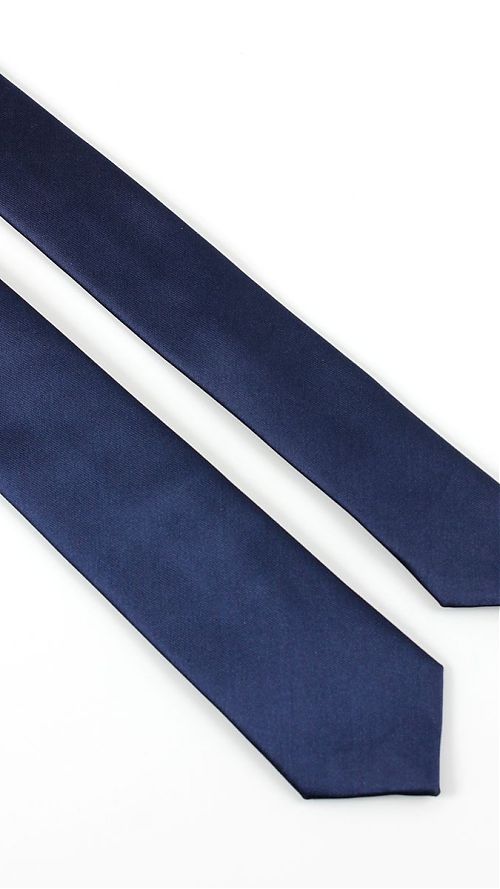Фото Темно-синий однотонный мужской галстук 