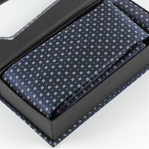 Фото Темно-синий мужской галстук в подарочной коробке