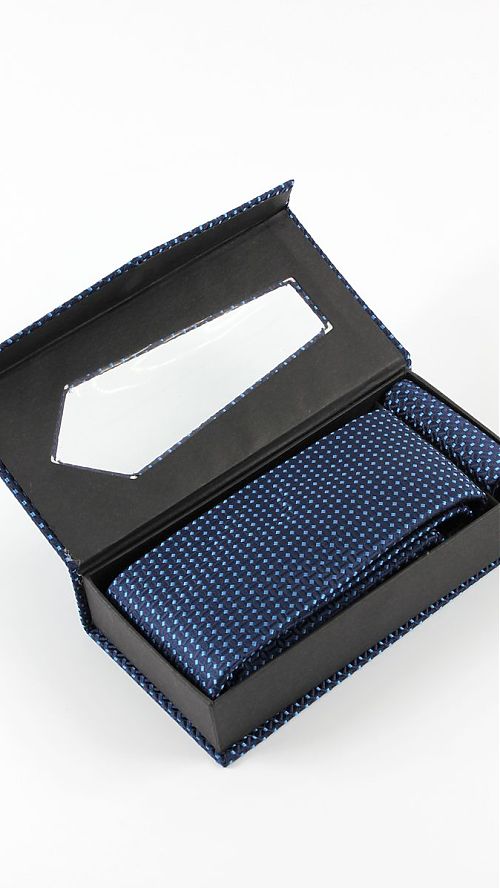 Фото Темно-синий галстук в голубой горошек в подарочной упаковке