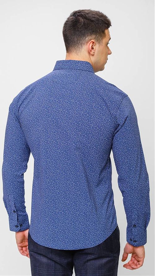Фото Мужская синяя приталенная рубашка с принтом