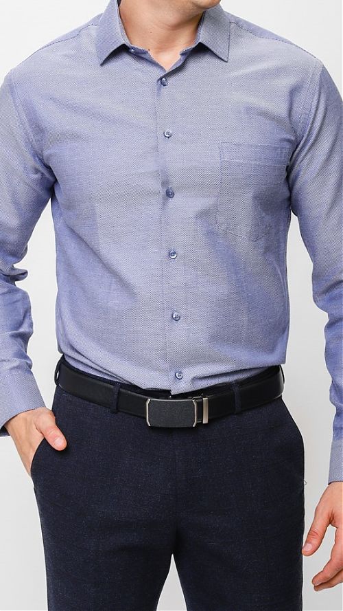 Фото Классическая синяя полуприталенная мужская рубашка с длинным рукавом 