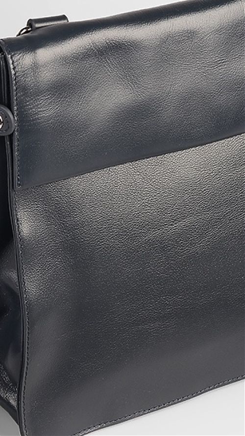 Фото Классическая кожаная мужская черная сумка-мессенджер