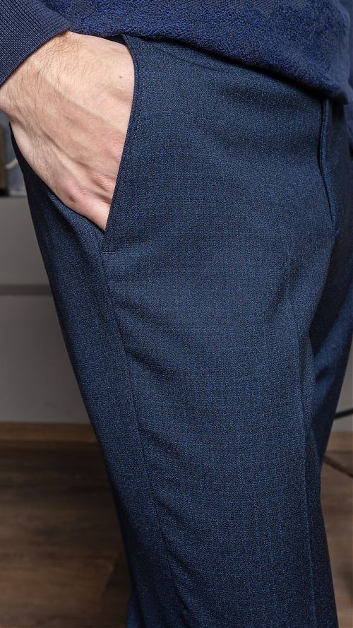 Фото Мужские брюки синие прямые в мелкий рисунок