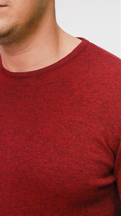 Фото Красный мужской трикотажный свитер