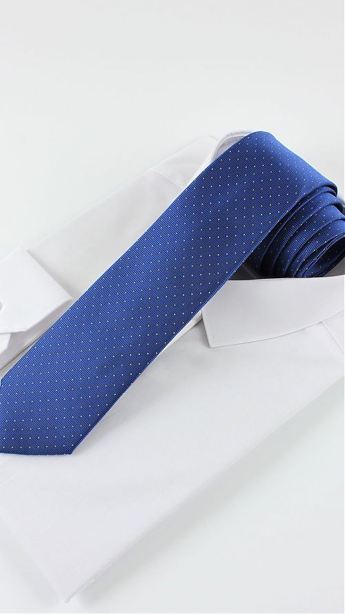 Фото Мужской синий галстук в горошек