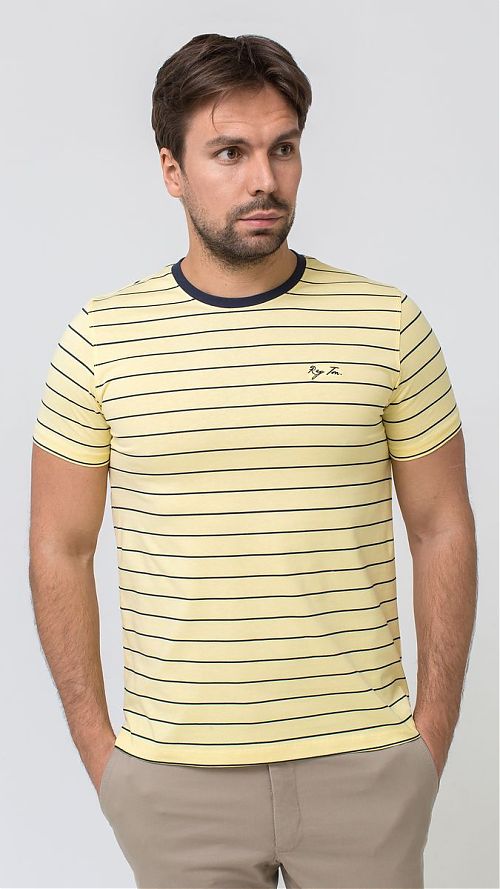 Фото Желтая мужская футболка в полоску
