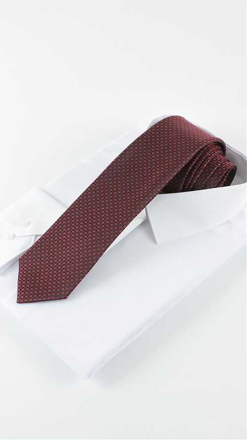 Фото Бордовый мужской галстук в классическом стиле