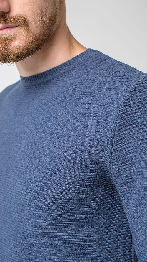 Фото Серый мужской свитер