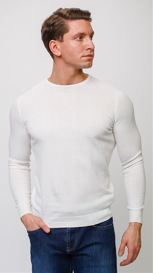 Фото Белый трикотажный мужской свитер