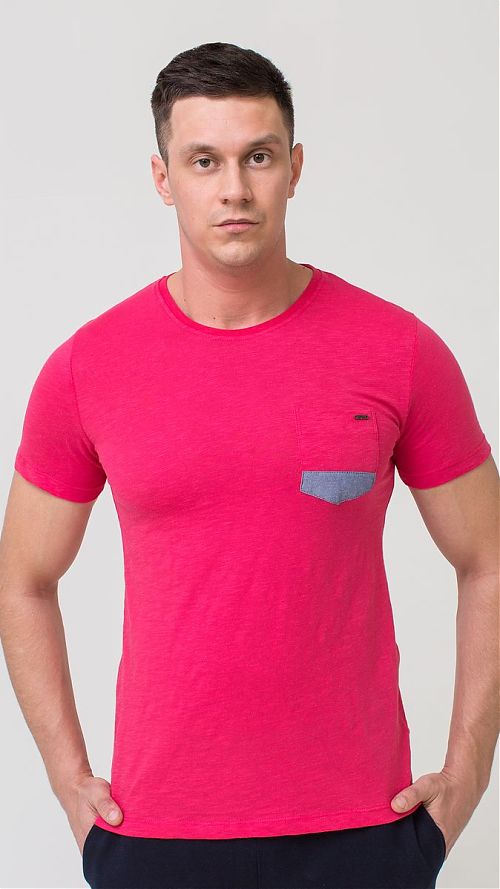 Фото Розовая мужская футболка