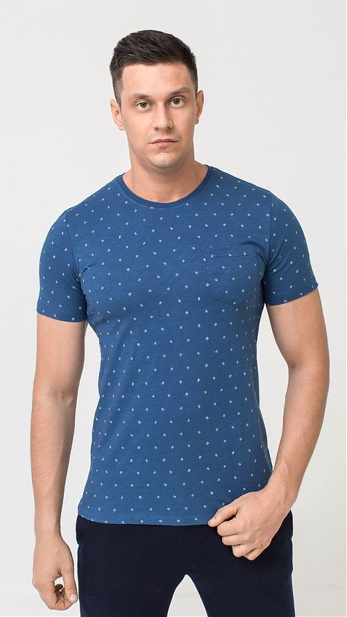 Фото Синяя трикотажная мужская футболка в горох