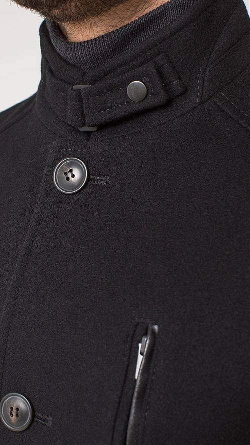 Фото Темно-серое мужское классическое пальто