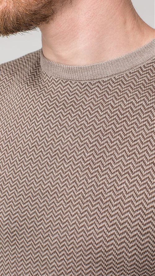 Фото Кремовый мужской свитер