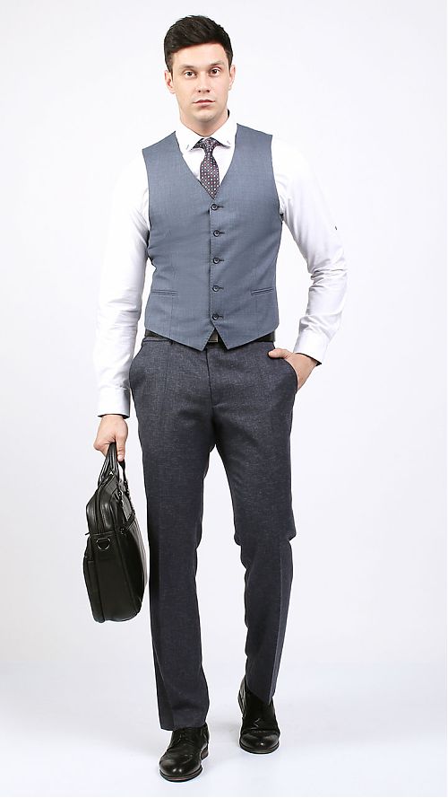 Фото Светло-серый классический мужской жилет