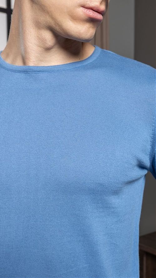 Фото Трикотажная футболка с длинным рукавом  голубая